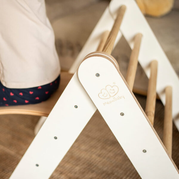 Scara din lemn pentru copii triunghi de catarare tip Pikler Montessori alb MeowBaby - imagine 6