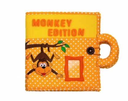 carticica cu activitati piqipi quiet book monkey edition