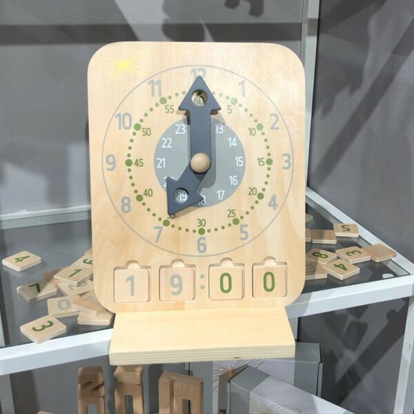 ceas educativ din lemn cu piese detasabile pentru ora in format digital cu 12 carduri educative 3 ani byastrup 1