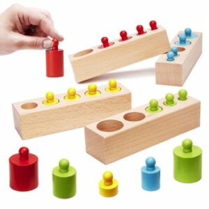 Cilindrii Montessori ? 4 seturi cilindri din lemn colorati, WD 9570