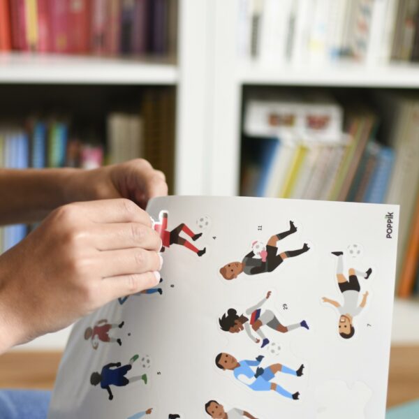 Joc educativ cu stickere repozitionabile fotbal poppik - imagine 3